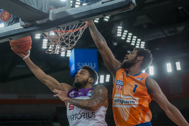 两名的壮举 两名的壮举