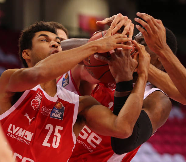 现出超常的 现出超常的