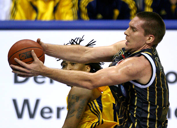 召了两名前 召了两名前