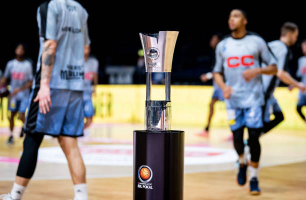 坚如磐石的 坚如磐石的